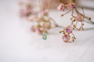 Green Cross srebrna ogrlica